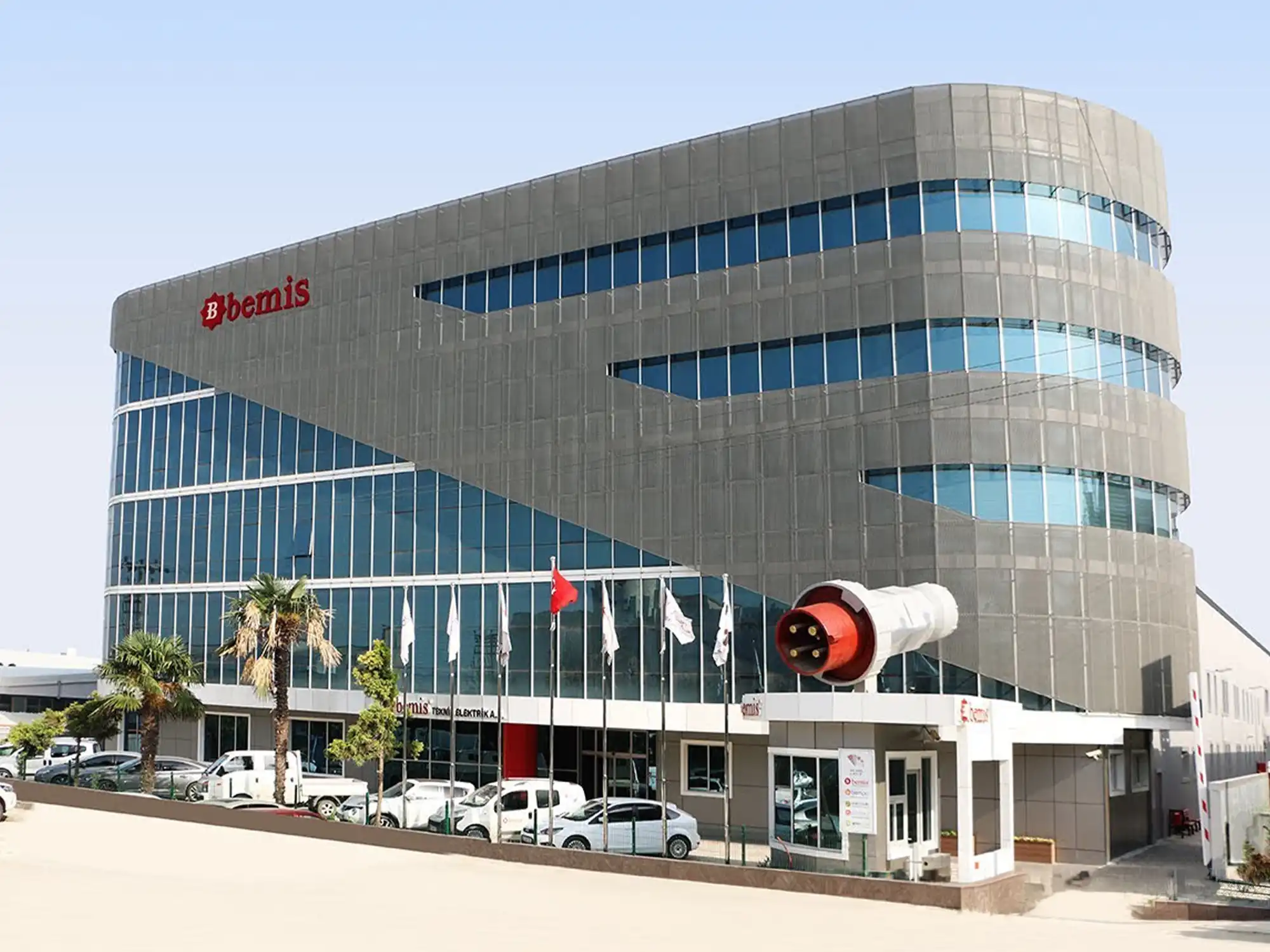 Bemis Teknik Elektrik Bursa OSB modern üretim tesisi - 11.000 m² kapalı alan güneş enerjisi yatırımı | Levent Elektrik